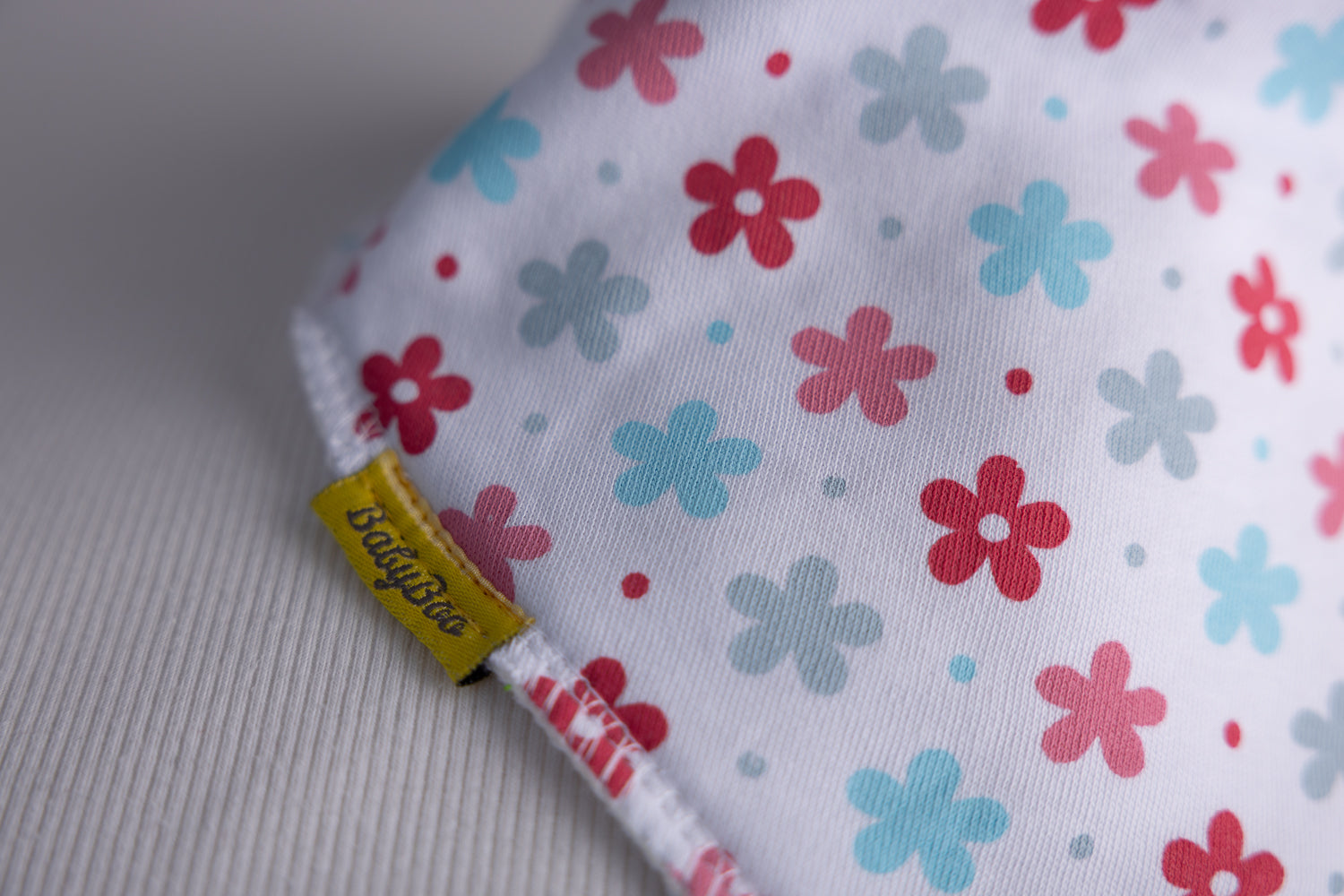 Lovely daisies organic cotton DribbleBoo bandana bib