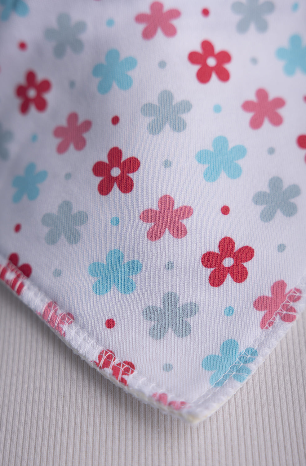 Lovely daisies organic cotton DribbleBoo bandana bib
