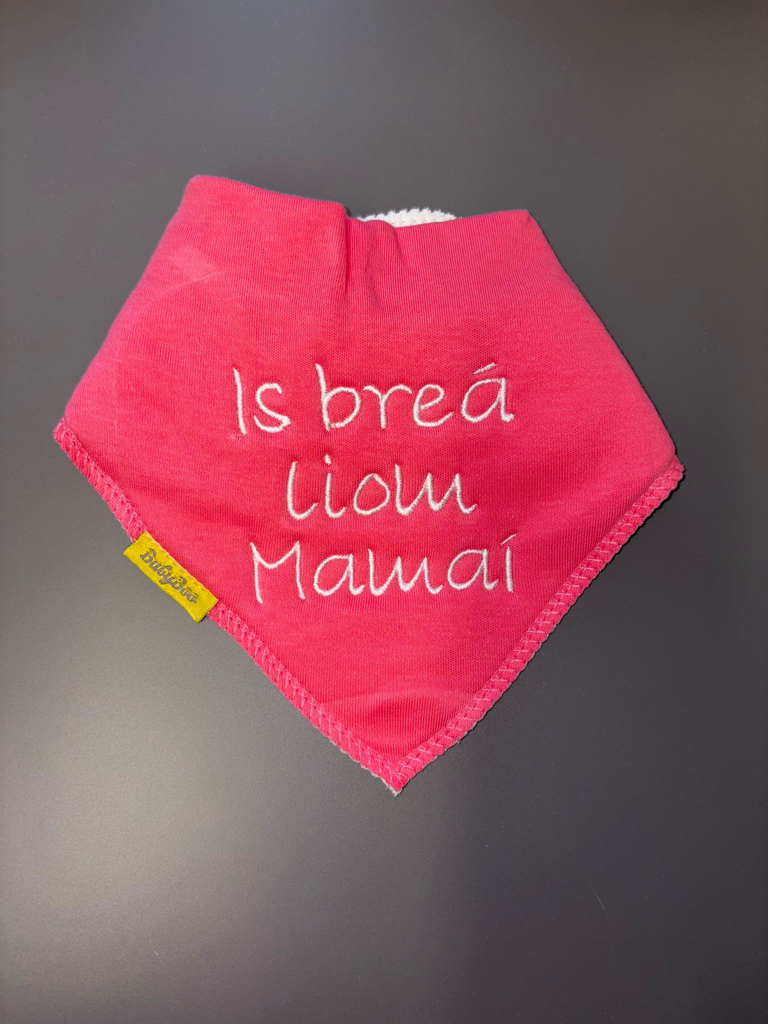 Is breá liom Mamaí organic cotton bandana bib