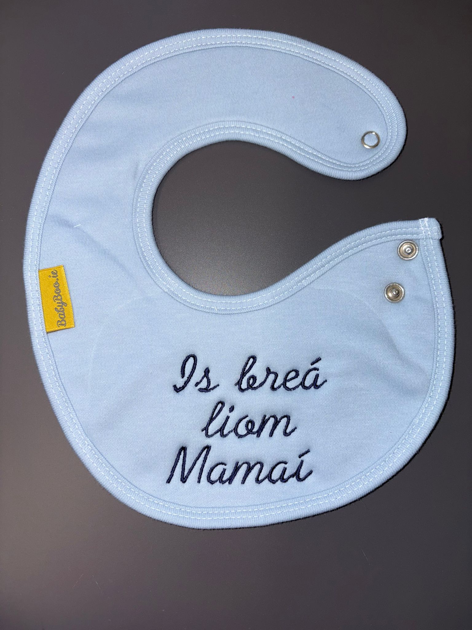 Is breá liom Mamaí organic cotton LittleBoo newborn bib