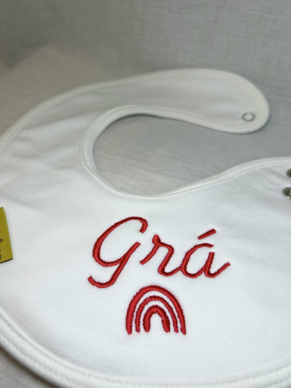 Grá organic cotton LittleBoo newborn bib