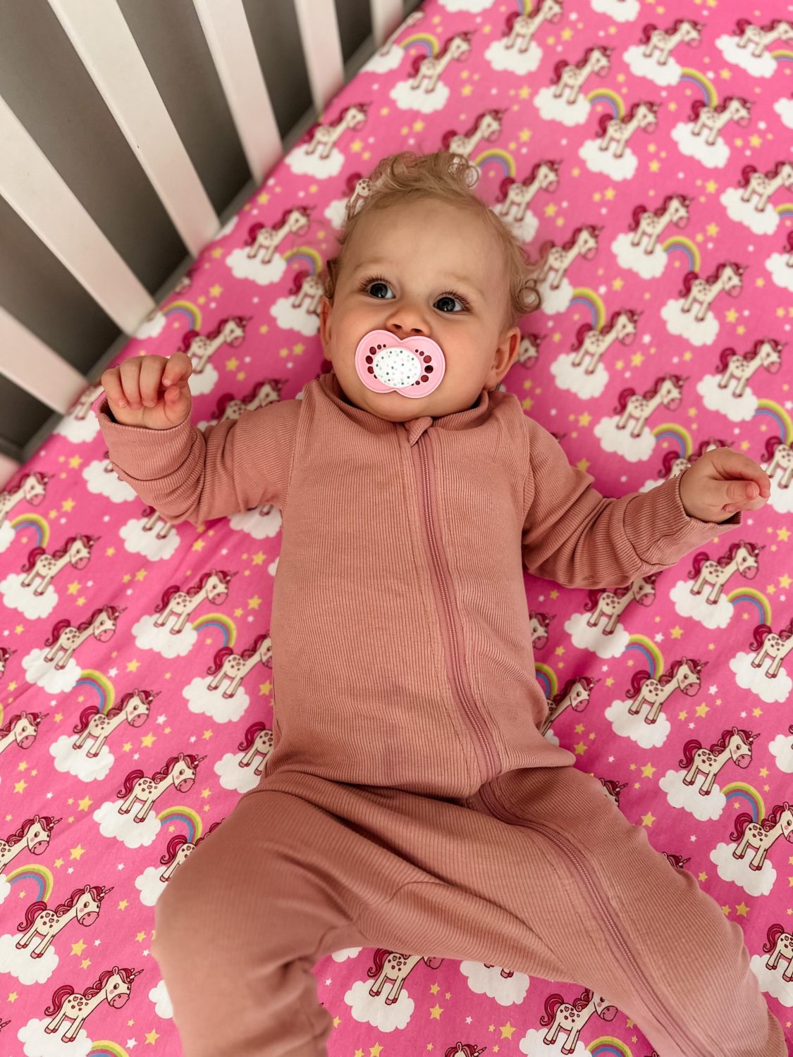Unicorns and rainbows organic cotton BeddyBoo fitted sheet
