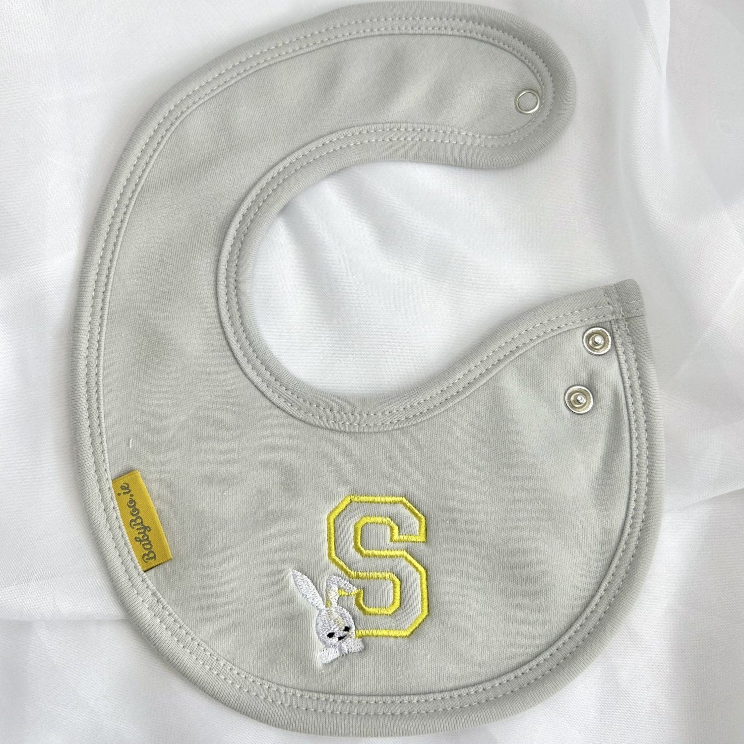 Letterman with bunny organic cotton LittleBoo newborn bib