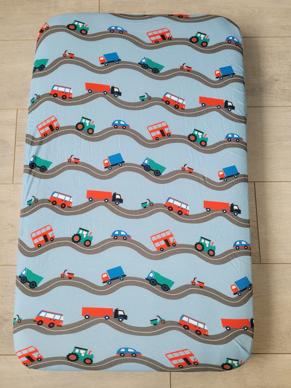 Roads organic cotton BeddyBoo fitted sheet