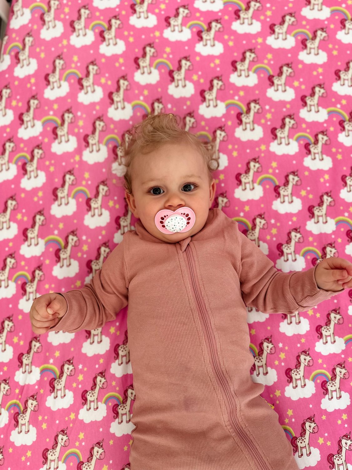 Unicorns and rainbows organic cotton BeddyBoo fitted sheet