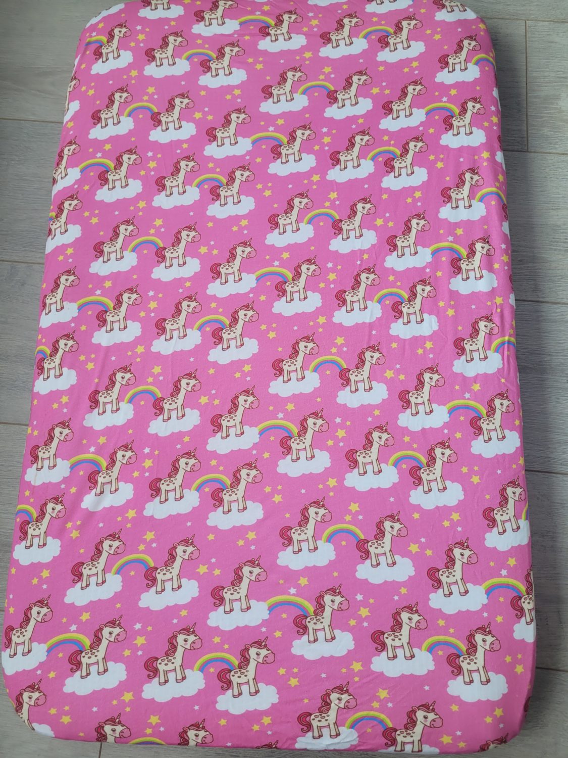 Unicorns and rainbows organic cotton BeddyBoo fitted sheet