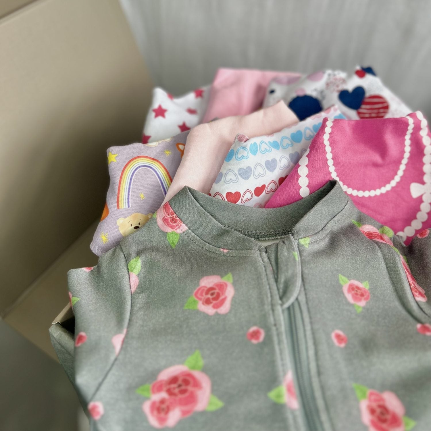 Luxury baby girl gift box (with ZippyBoo / a week of bibs)