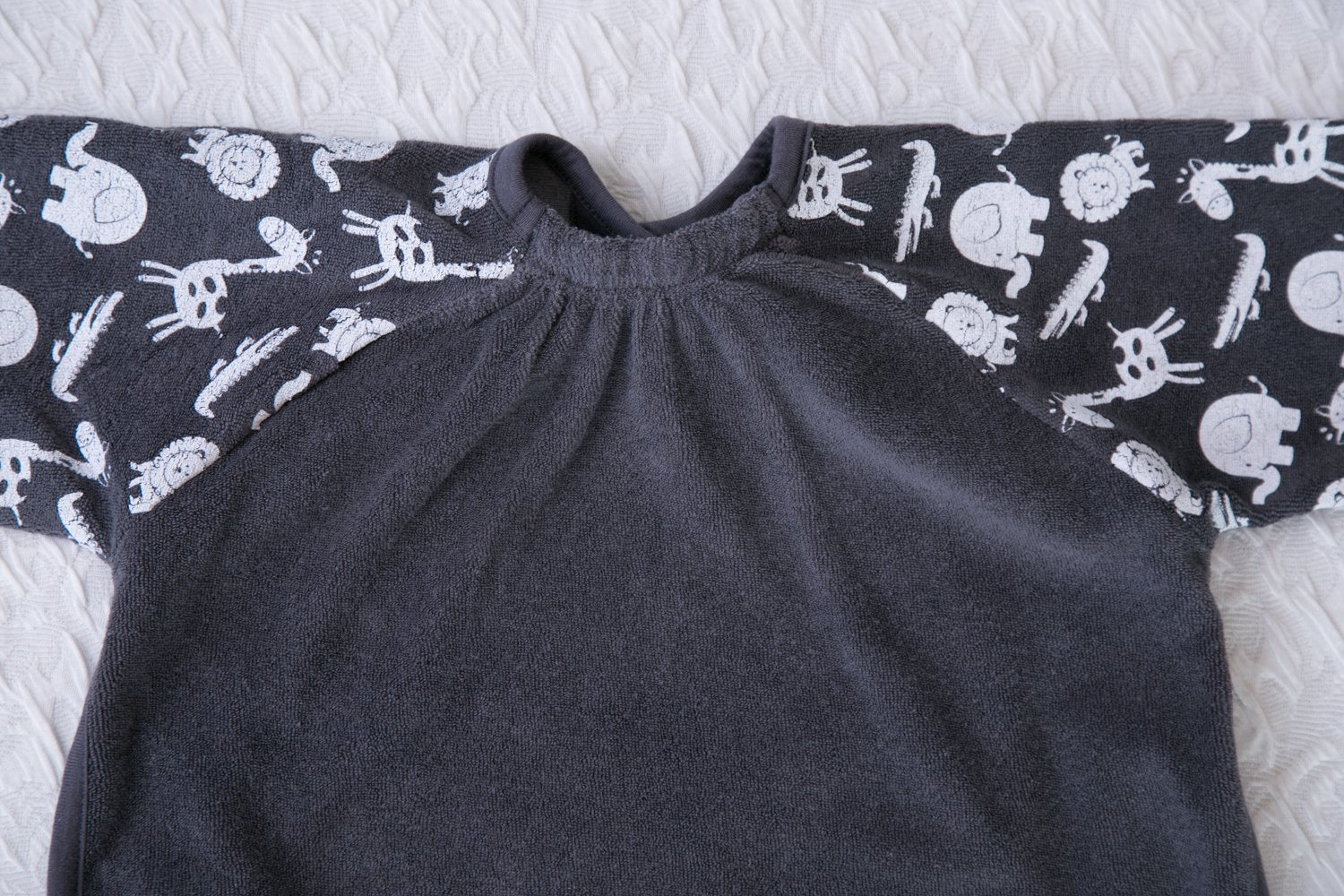Grey jungle animals YummyBoo feeding bib