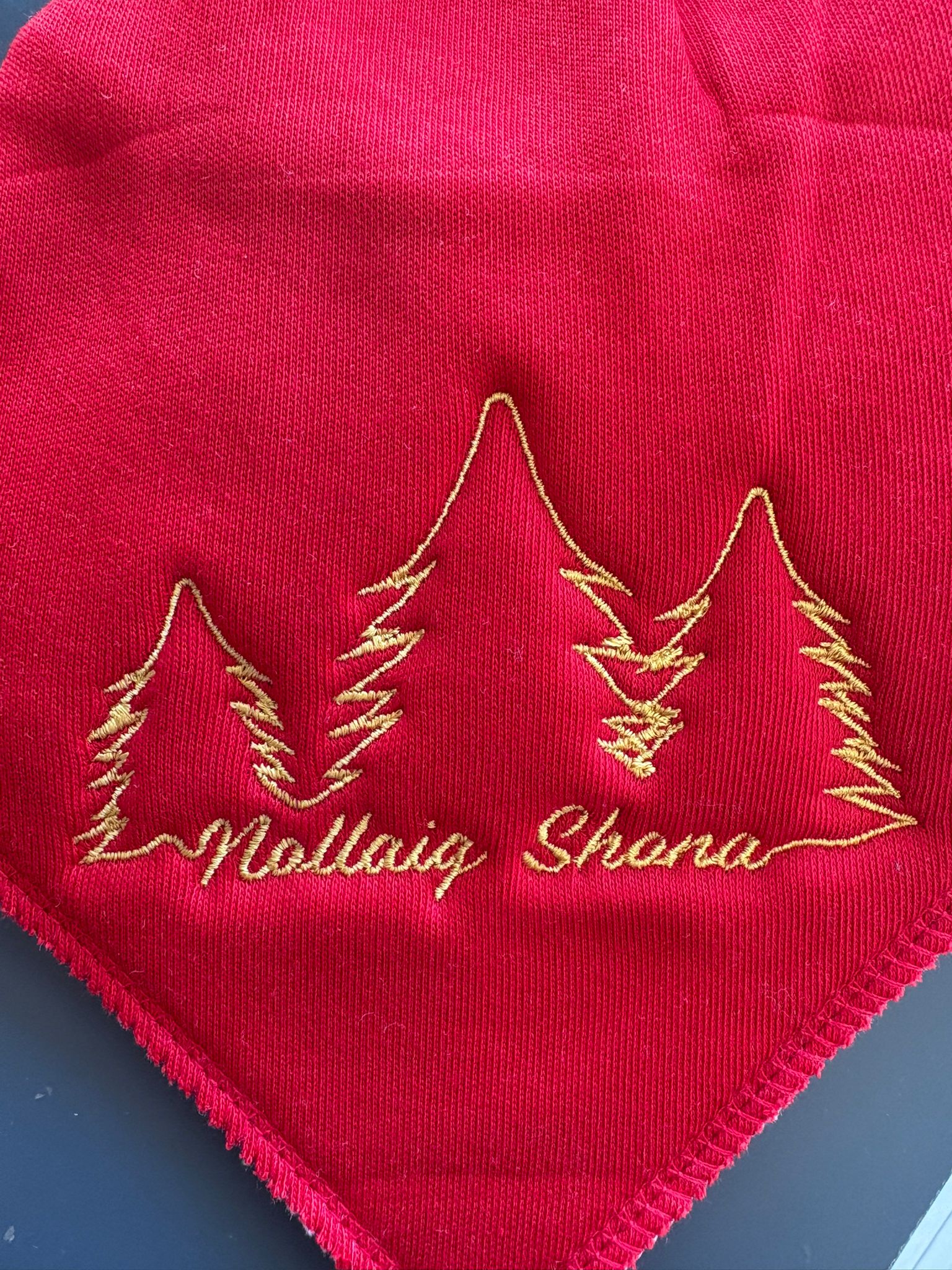 Nollaig Shona organic cotton bandana bib