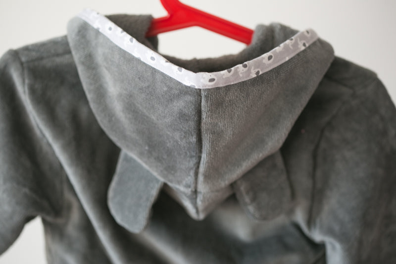 Grey ellie organic cotton robe - hood detail