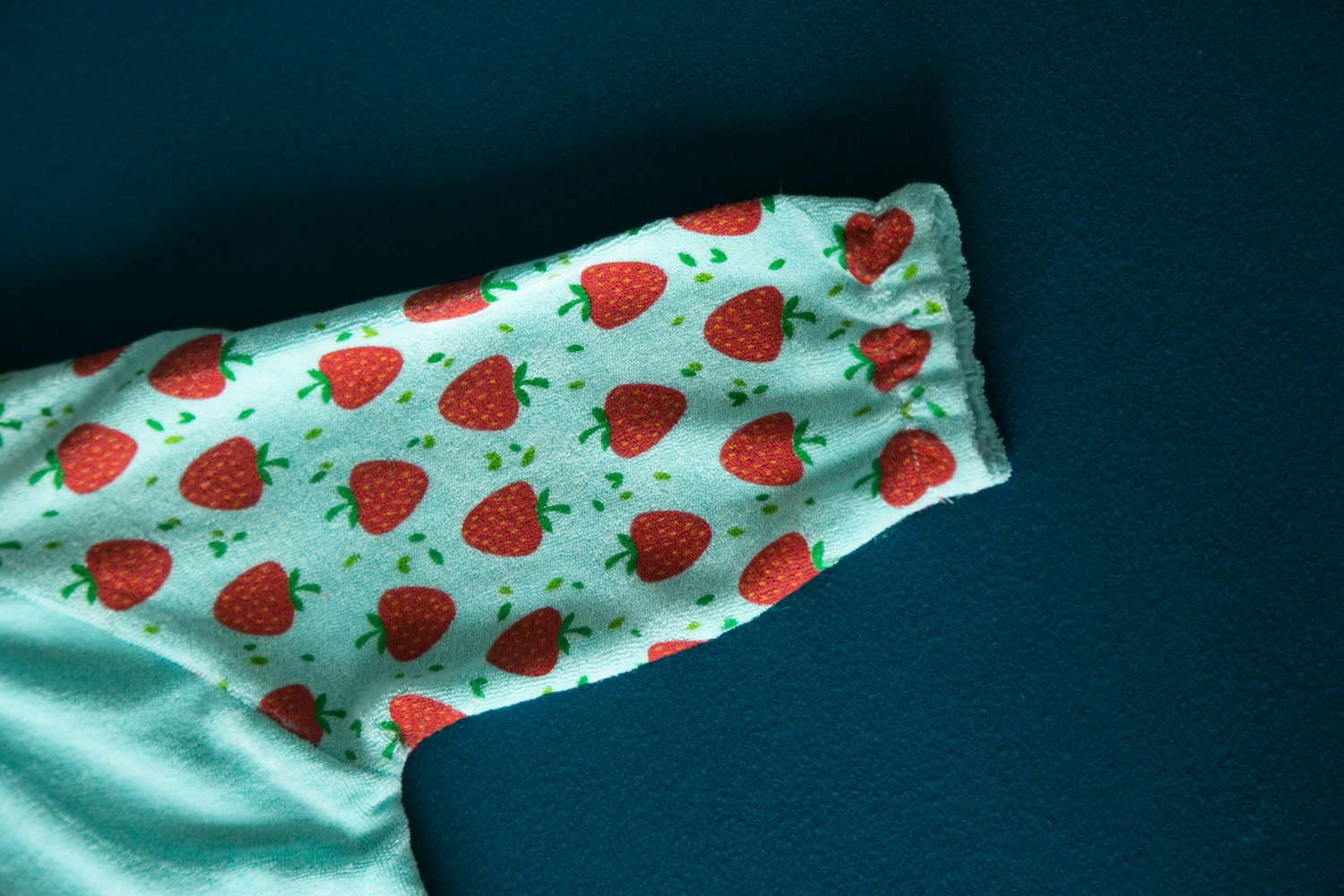 Turquoise Strawberries YummyBoo feeding bib
