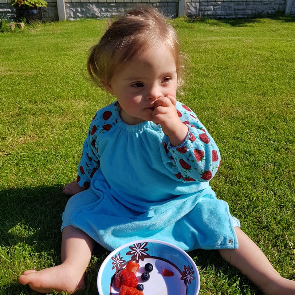 Turquoise Strawberries YummyBoo feeding bib