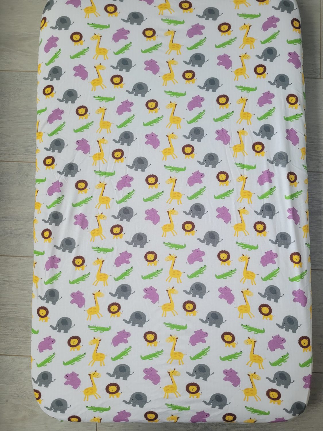 In the jungle organic cotton BeddyBoo fitted sheet
