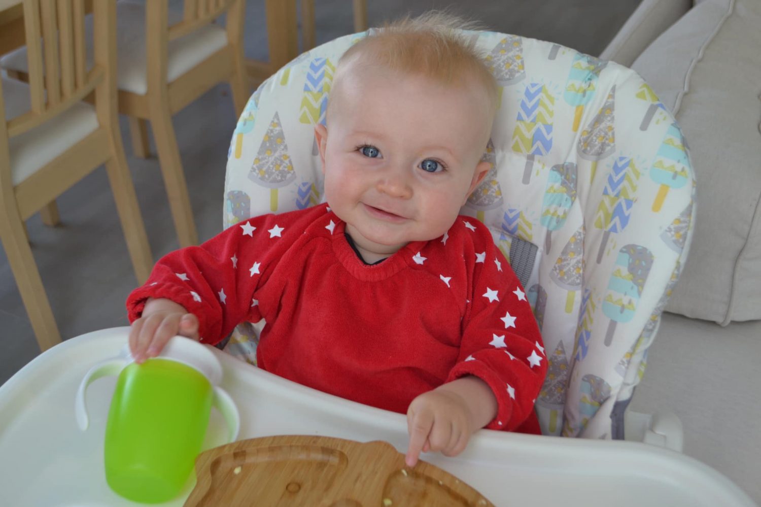 Red stars YummyBoo feeding bib