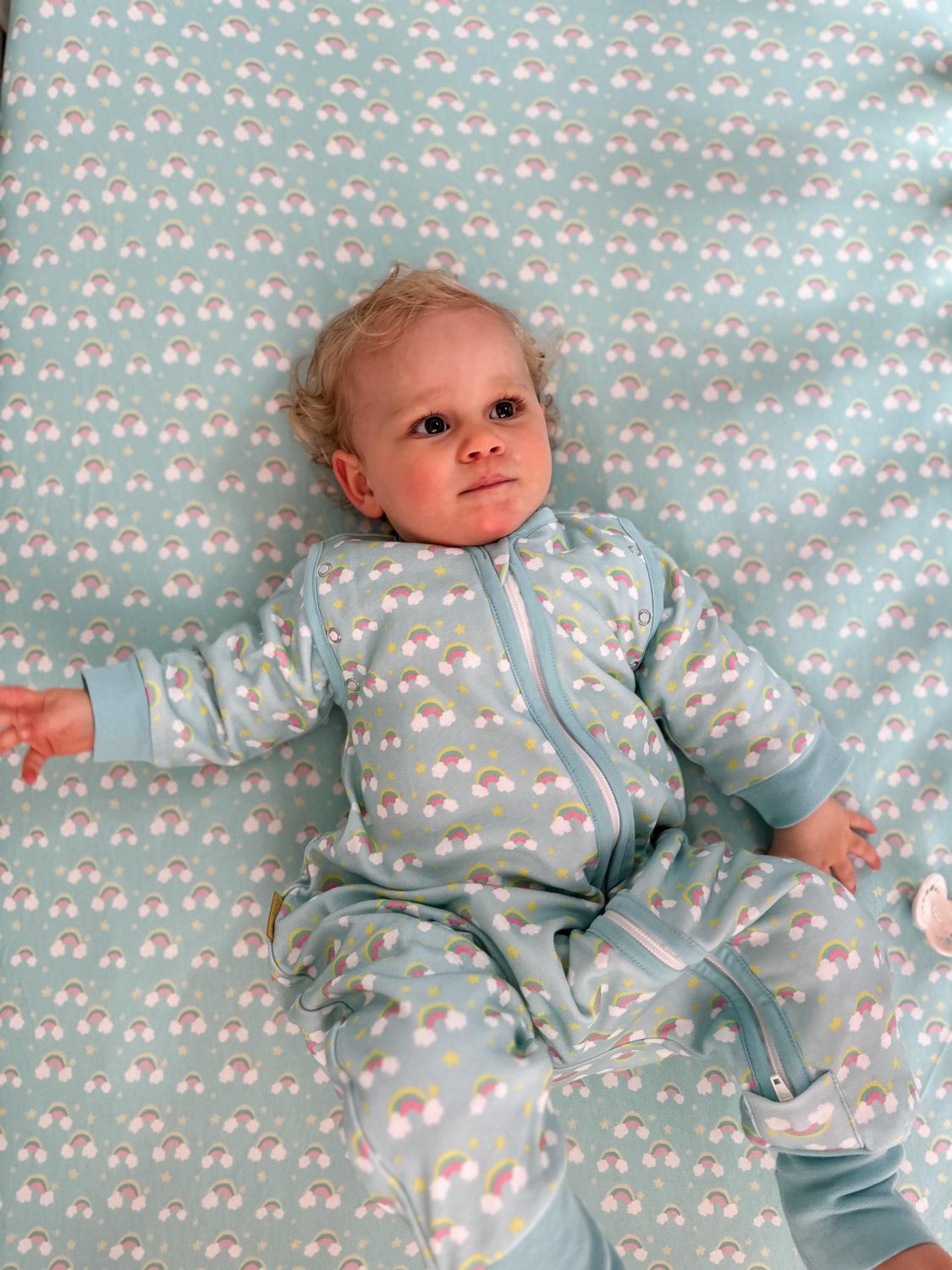 Rainbows organic cotton BeddyBoo fitted sheet