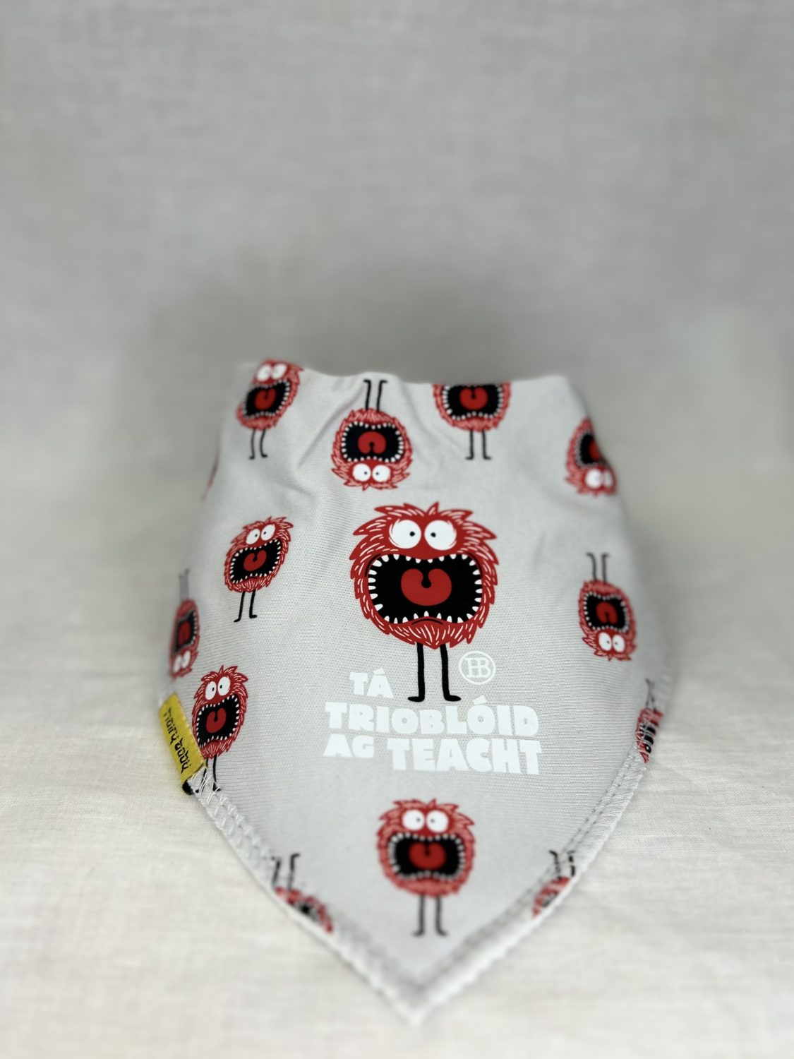 Tá Trioblóid Ag Teacht organic cotton DribbleBoo bandana bib