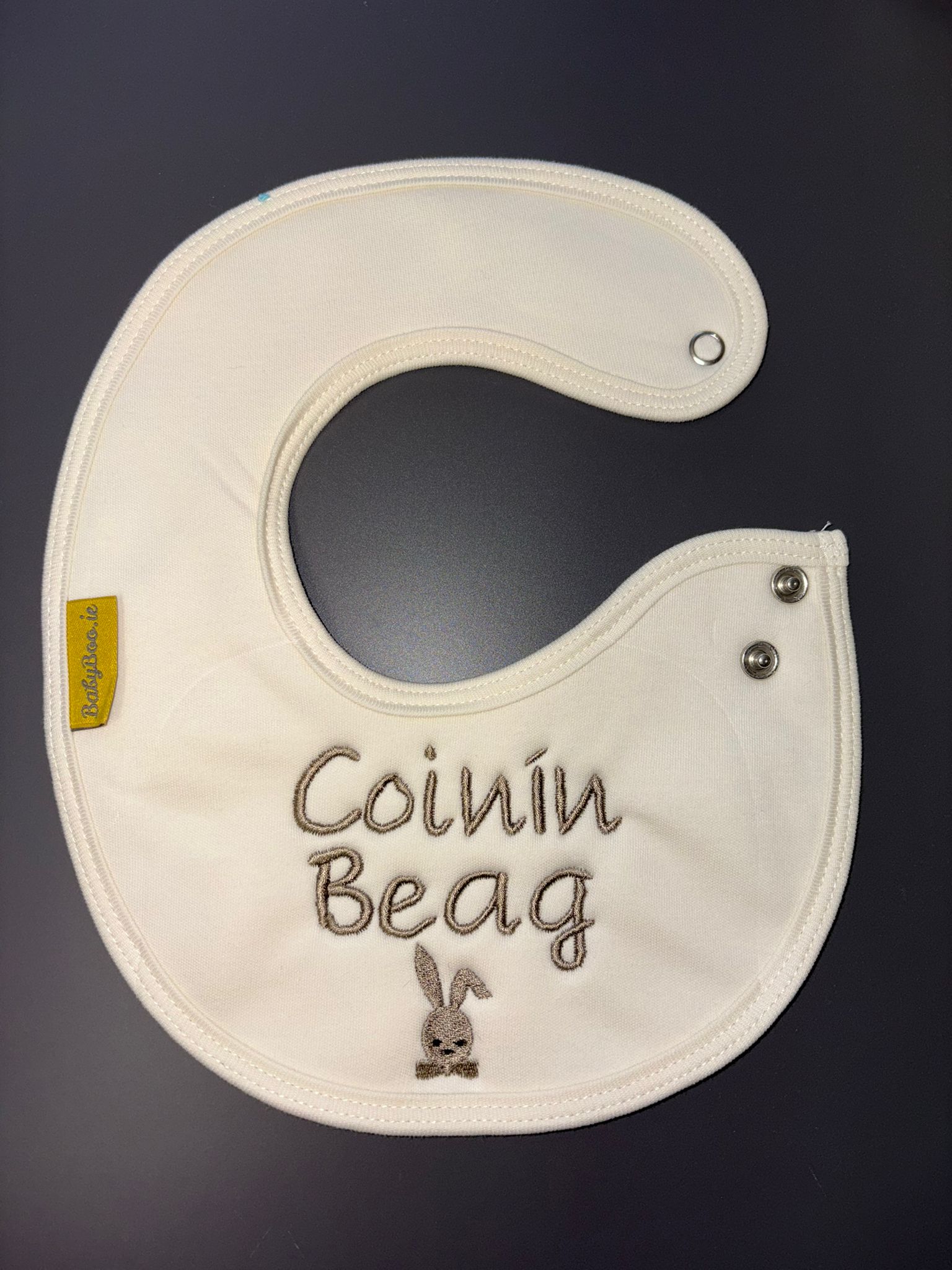 Coinín Beag organic cotton LittleBoo newborn bib
