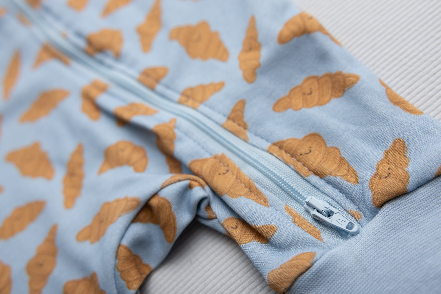 Croissant fan organic cotton ZippyBoo suit