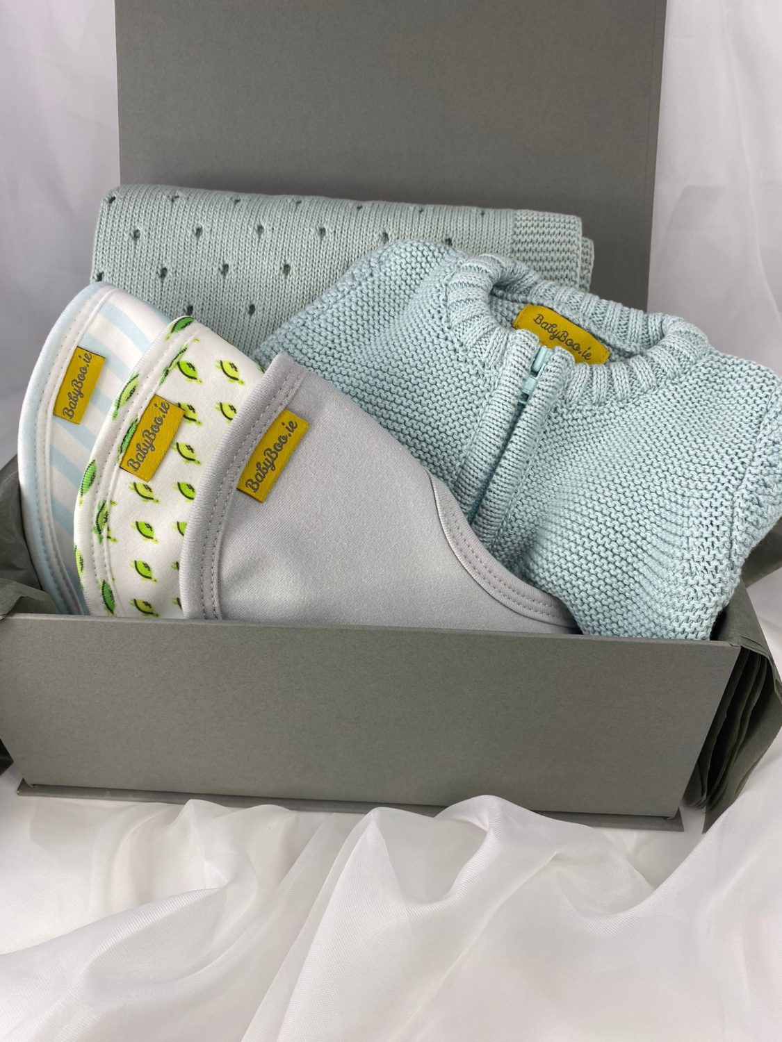 Cellular blanket deluxe gift box