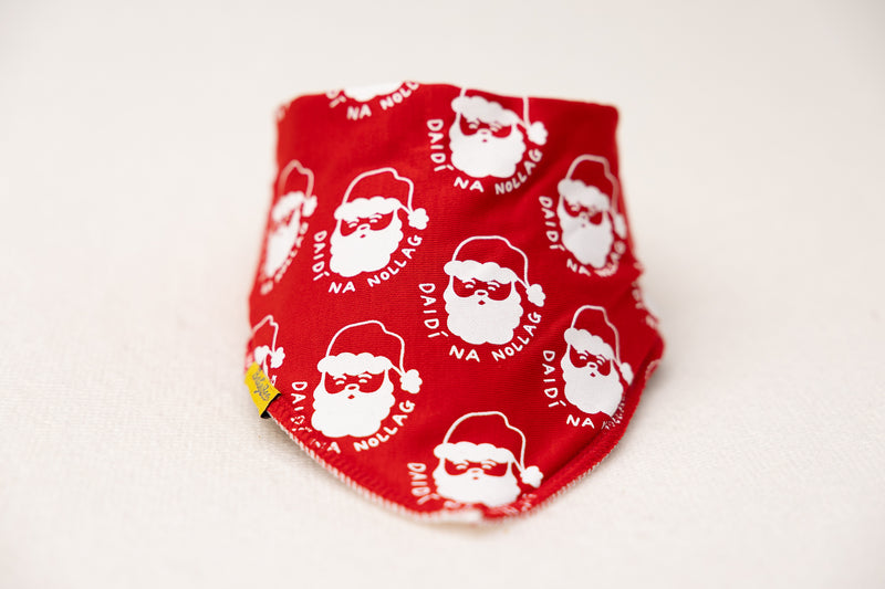 Daidí na Nollag organic cotton DribbleBoo bandana bib
