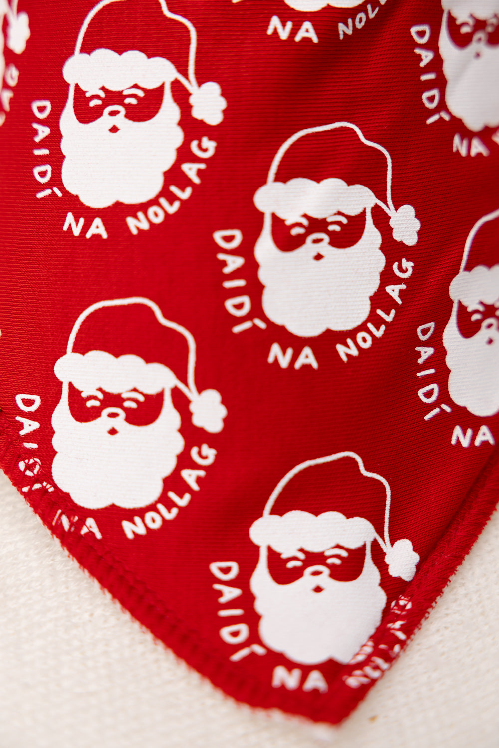 Daidí na Nollag organic cotton DribbleBoo bandana bib