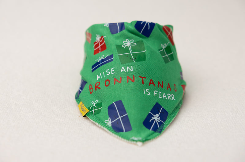 Bronntanas is fearr (blue) organic cotton DribbleBoo bandana bib