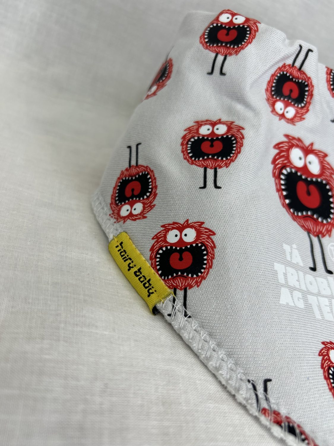Tá Trioblóid Ag Teacht organic cotton DribbleBoo bandana bib