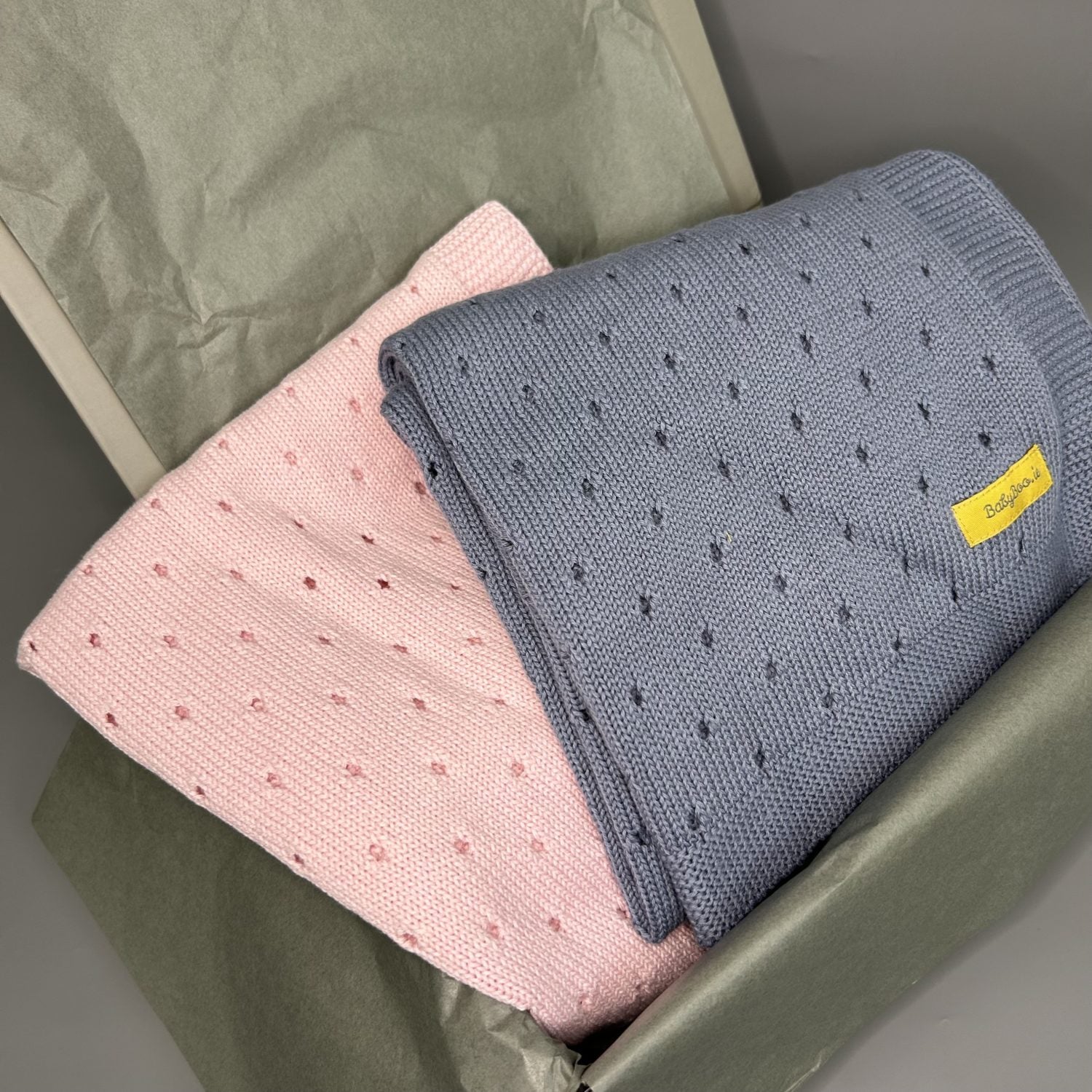 Cellular blanket twin gift box