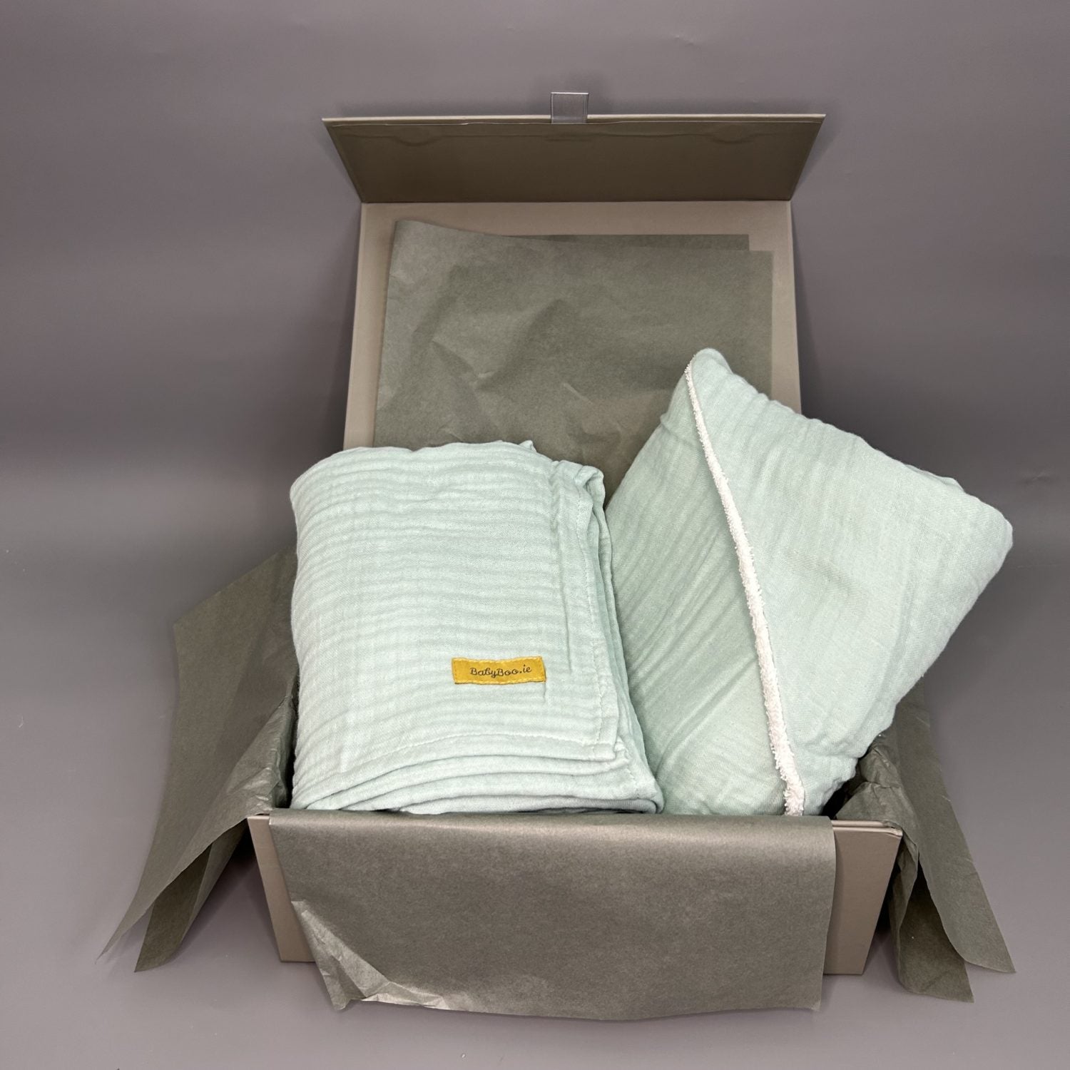 Muslin blanket and towel newborn gift box