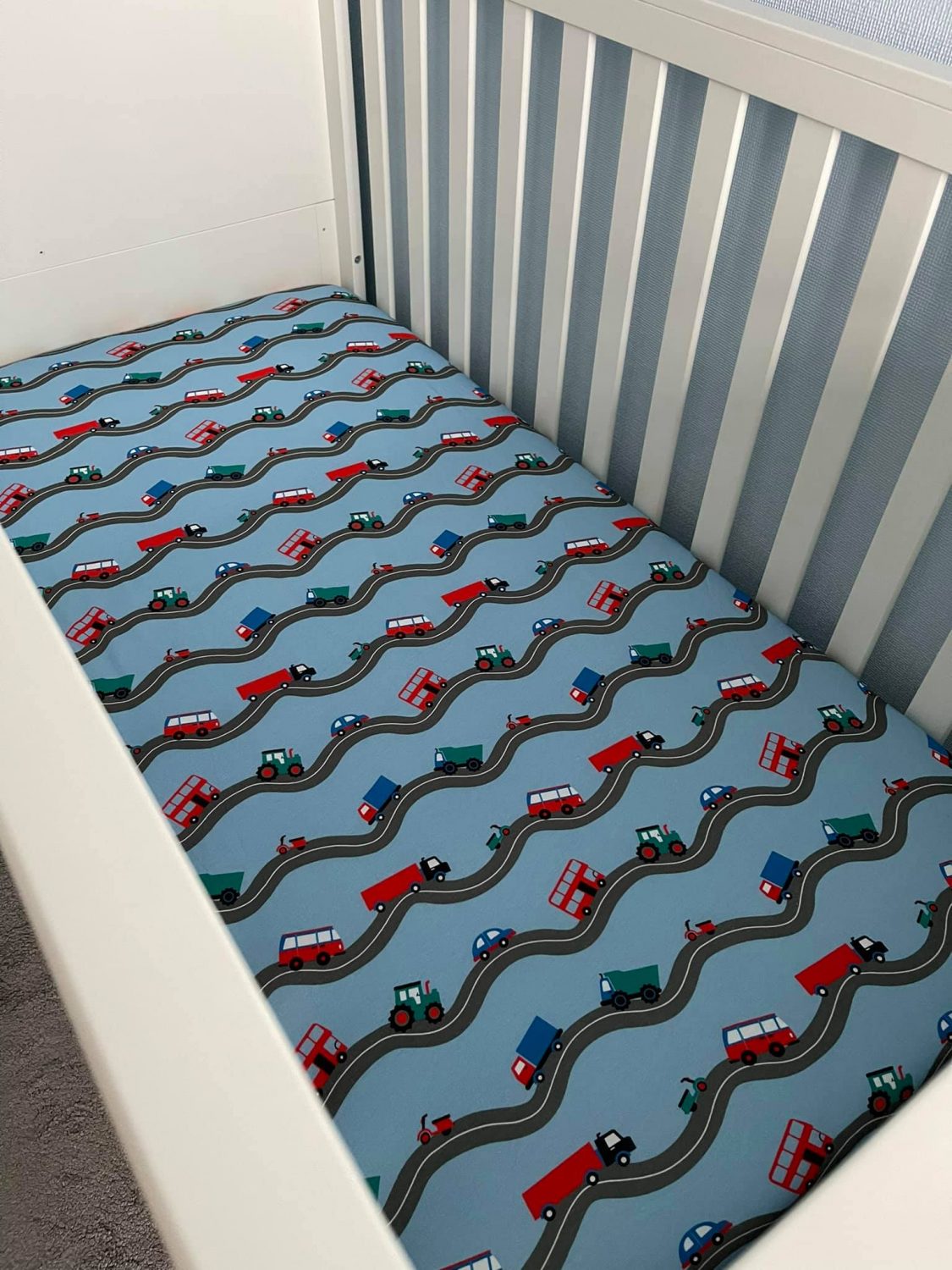 Roads organic cotton BeddyBoo fitted sheet