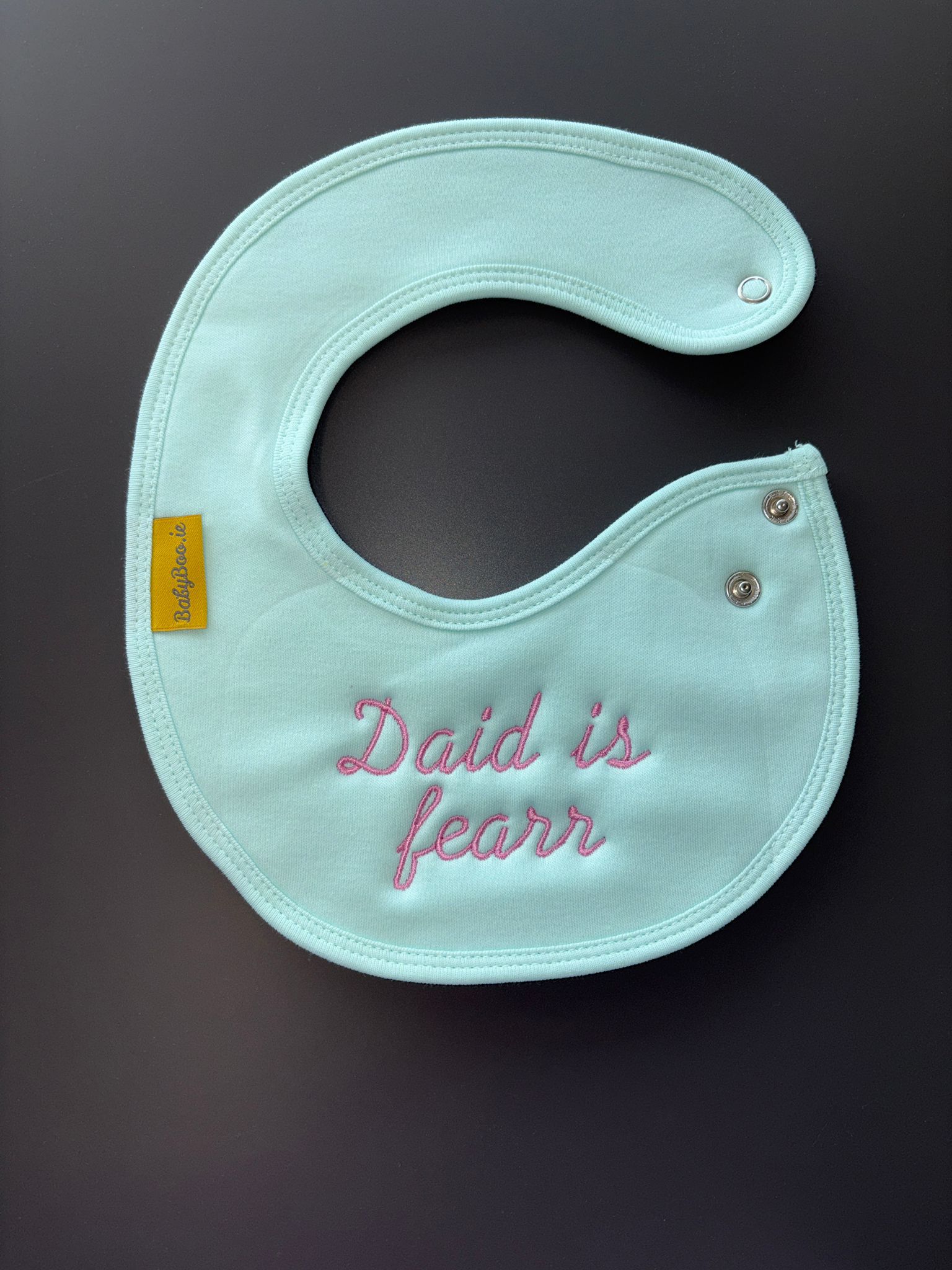 Daid is fearr organic cotton LittleBoo newborn bib