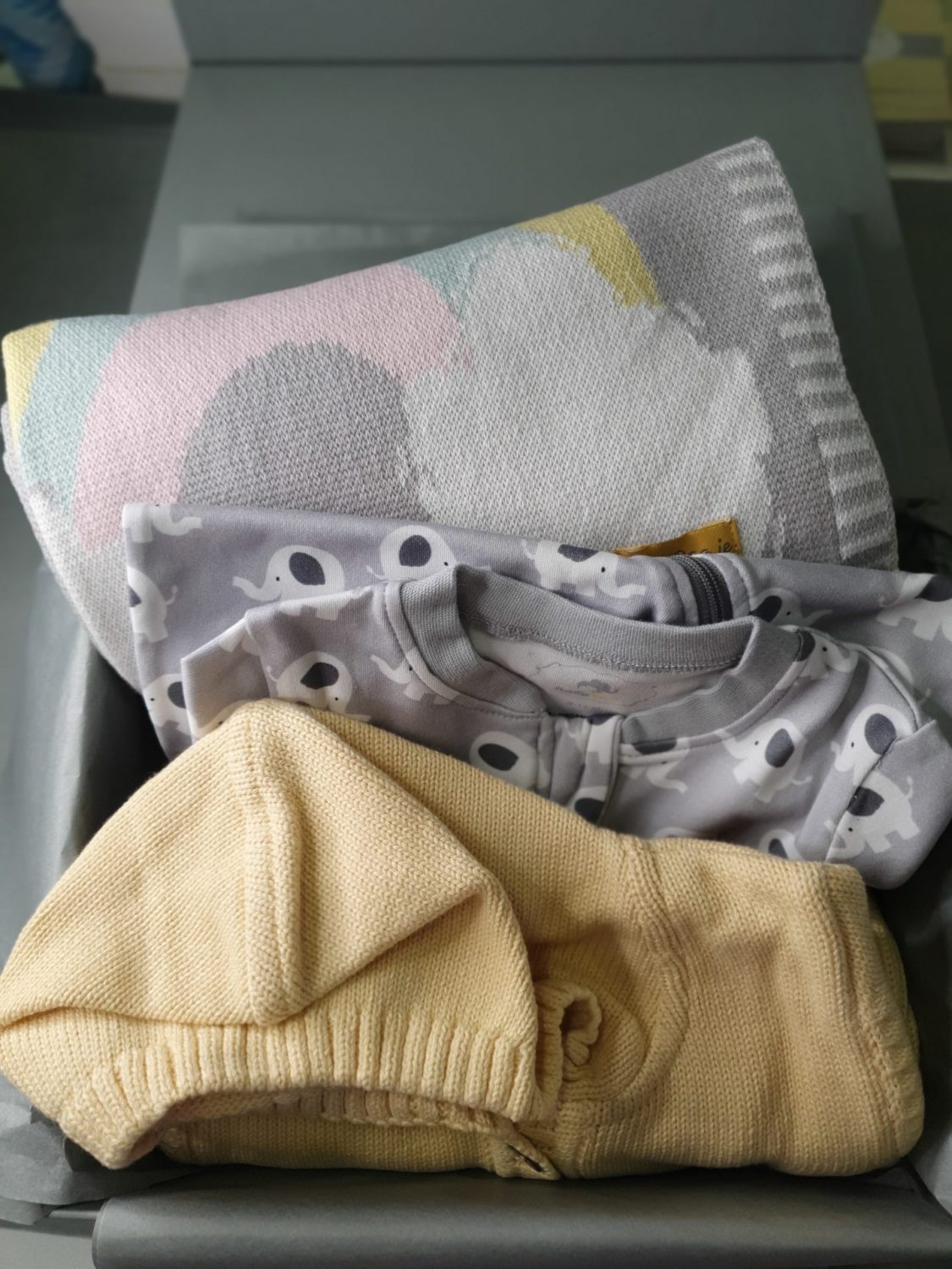 Deluxe new baby gift box
