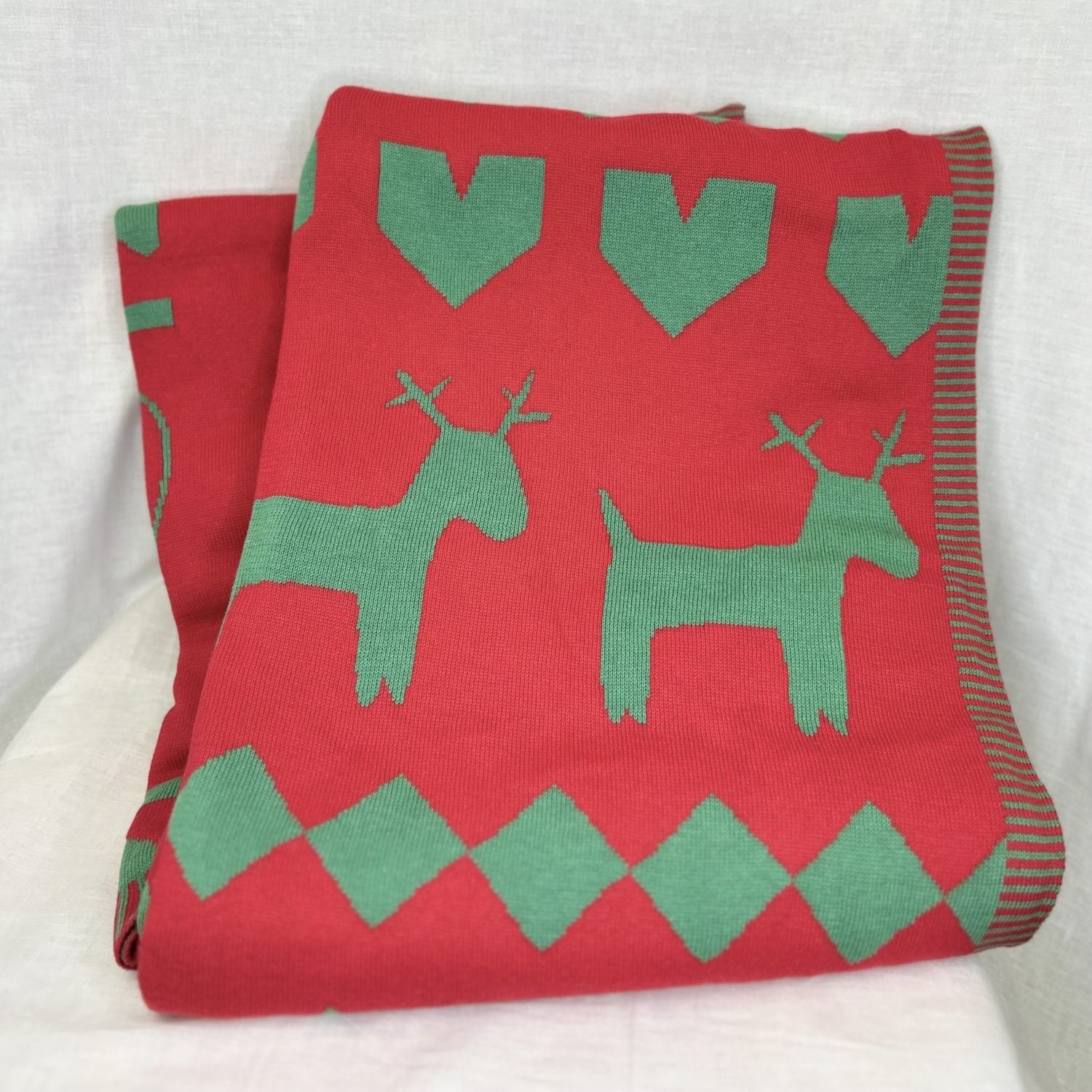 Red Nordic Family Cuddle organic cotton blanket