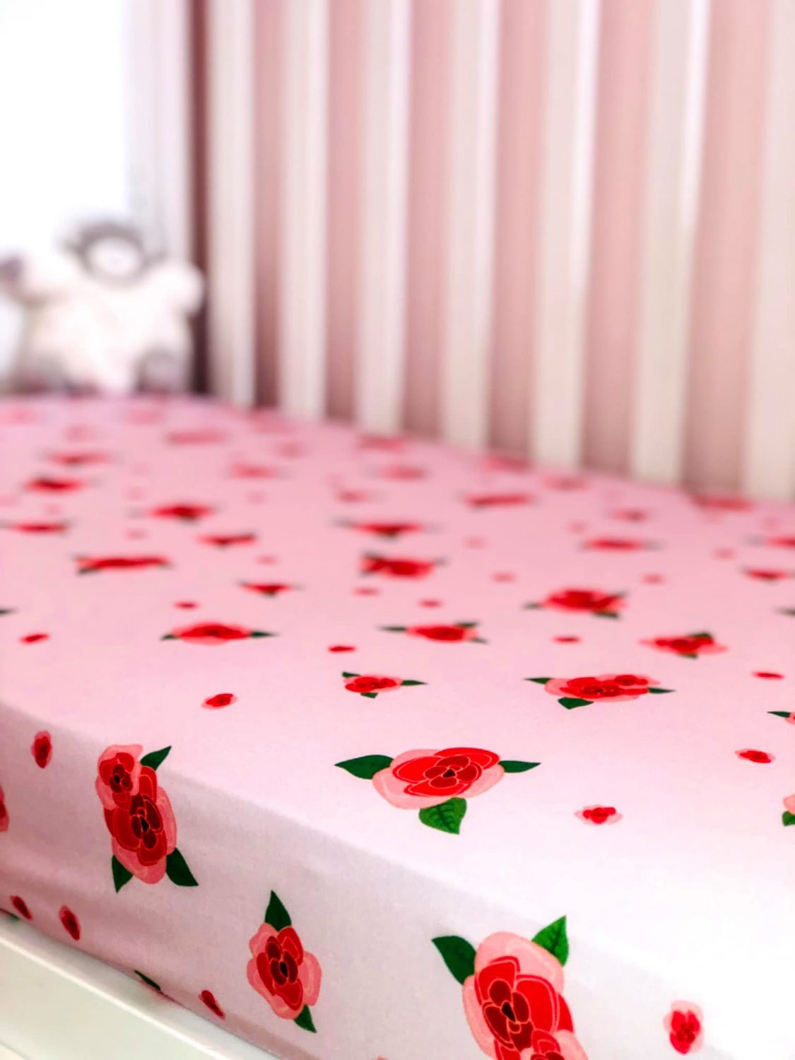 Roses organic cotton BeddyBoo fitted sheet