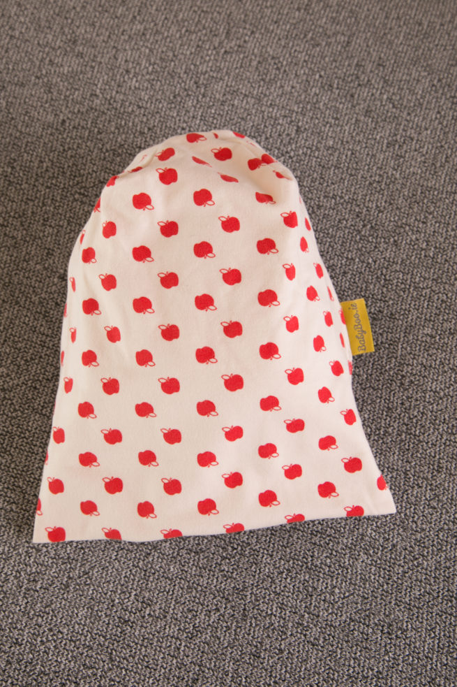 Red apples beanie hat