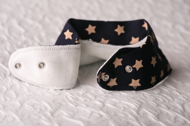 Latte stars on navy bandana bib