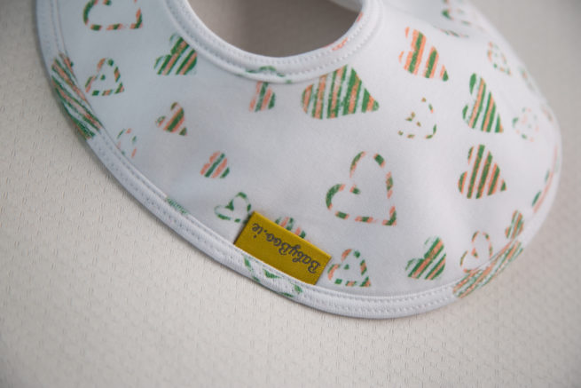 GRÁ D’ÉIRINN organic cotton LittleBoo baby bib - Image 5
