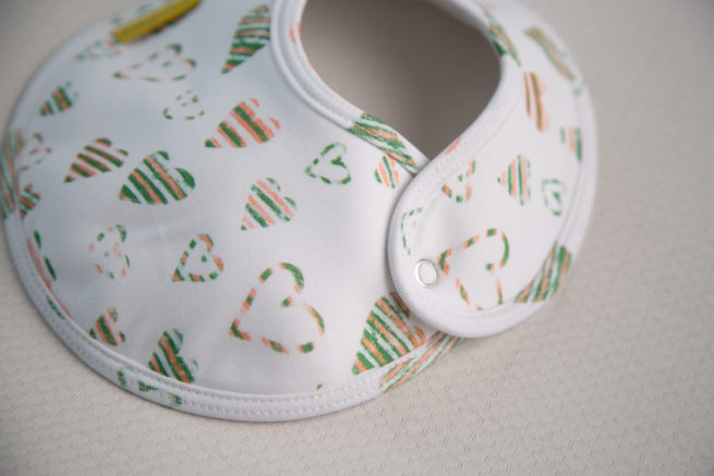 GRÁ D’ÉIRINN organic cotton LittleBoo baby bib - Image 4