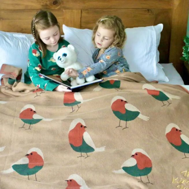 When Robins Appear Family Cuddle organic cotton blanket - Image 2