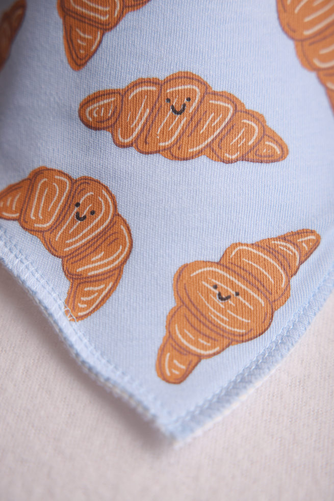 Le Petit Croissant organic cotton DribbleBoo bandana bib - Image 2
